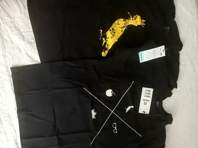 2 camisas originais reserva ( etiquetadas e nunca usadas )