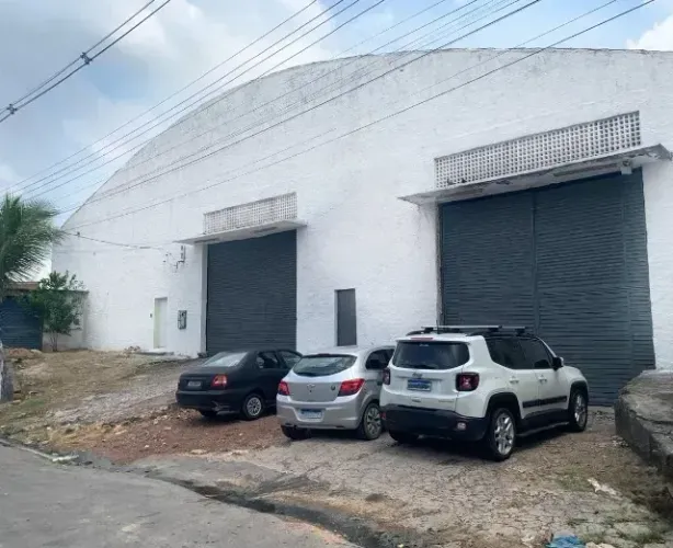 AlUGA -SE Galpão Medindo 1146 M2 em PETROPOLIS!