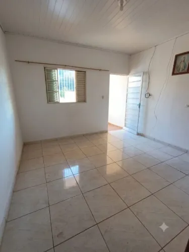 2 quartos , sala , cozinha , 1 Banheiro e área de serviço 