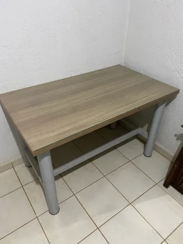 Mesa Amadeirada Seminova - Ótimo Custo - Benefício