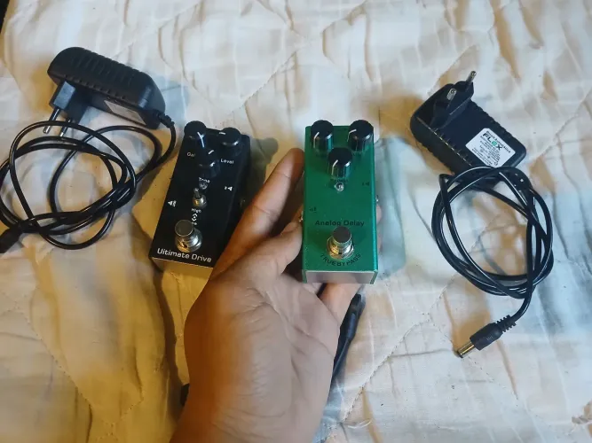 Pedais para guitarra, ultimate driver e analog delay