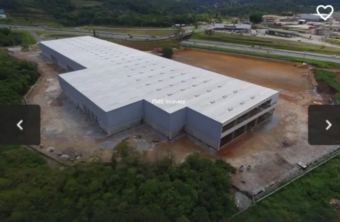 Galpão Comercial para Locação em Atibaia-SP - Bairro Pinheirinho 1 Sala, 2 Banheiros, 25 V
