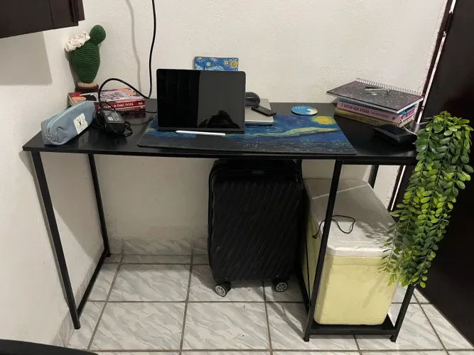 Vende-se escrivaninha preta