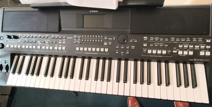 TECLADO YAMAHA SX600