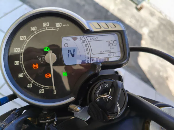 VENDO MOTO TRIUMPH SPEED 400