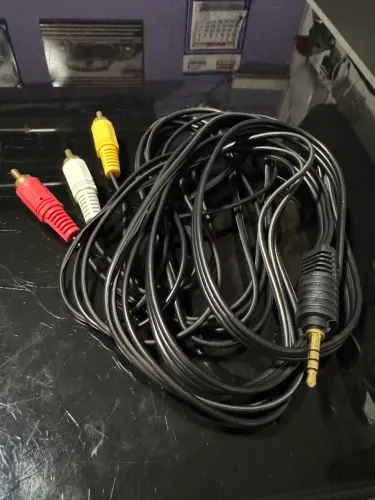 Cabo p2 com 3 pontas rca macho com 2 metros na oferta só 15,00