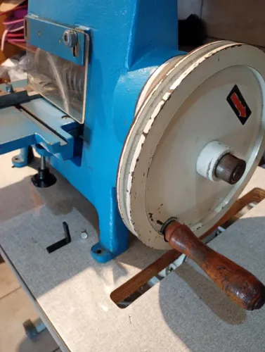 Máquina para corte de couro elétrica/manual