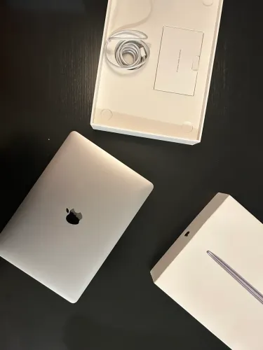 MacBook Air M1 2020 - 256 GB - Excelente Estado