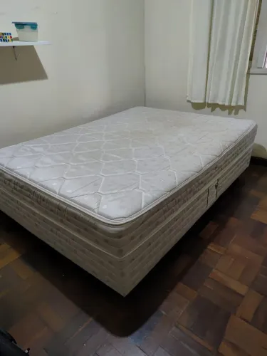 Cama semi nova