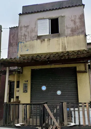 VENDO OU TROCO UM SOBRADO