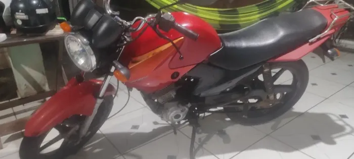 vendo YBR 125K pedal, rodando perfeitamente, segundo dono, moto só de casa pro trabalho.