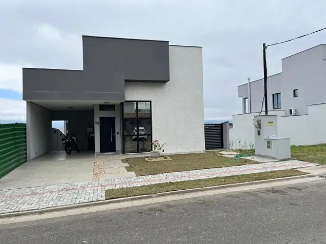 Residência em condomínio - 3 quartos