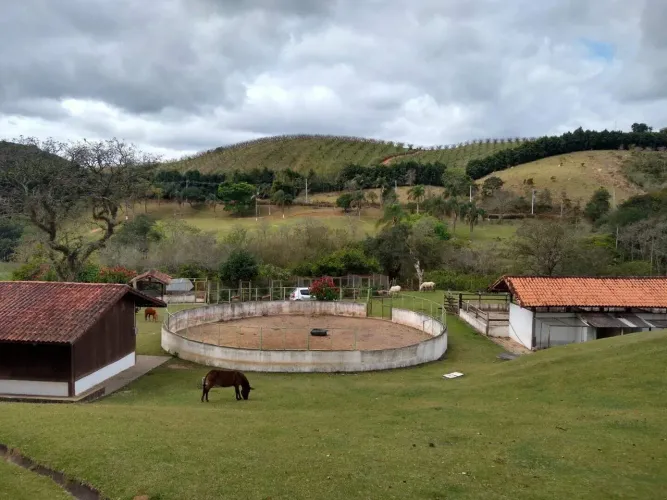 Sítio com 3 dormitórios à venda, 72600 m² por R$ 2.500.000,00 - Itapeti - Guararema/SP