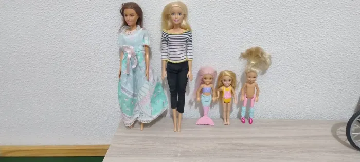 Lote 2 Barbies originais + 3 Chelseas - Mattel