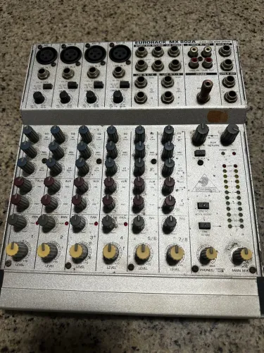 Mesa de som Behringer Eurorack MX802A 8 Canais + Caixa e Manual