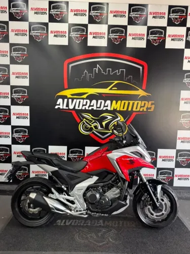 nc 750 2025 8.300 km. Emplacada e à pronta entrega