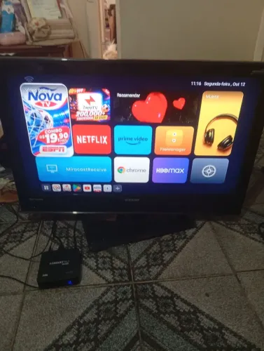 Tv Semp Toshiba 32 polegada vai com a tv box e dois controle