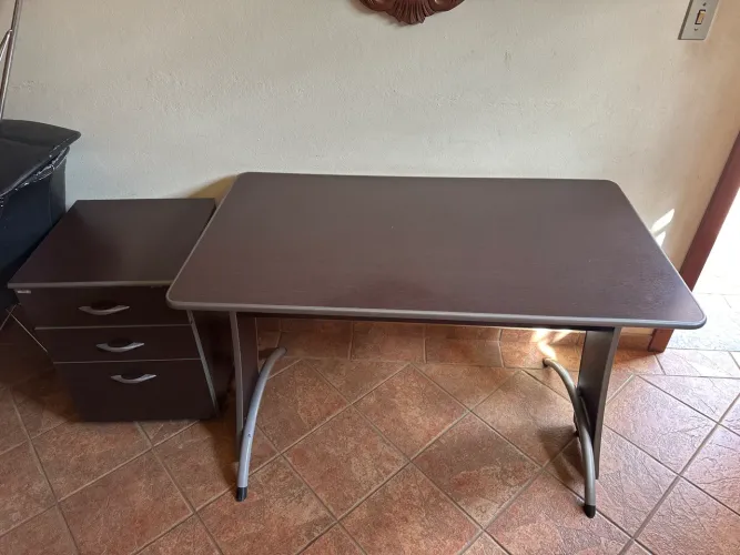 Mesa escrito 1,20 x 070 m com gaveteiro