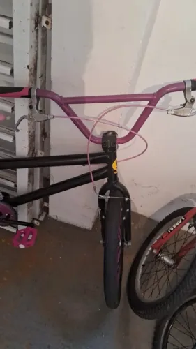 Bicicleta preta e rosa-BMX aro 20