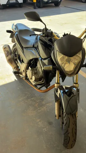Cb-300R ano 2013, aceito troca por Dominar 400, pago a diferença 