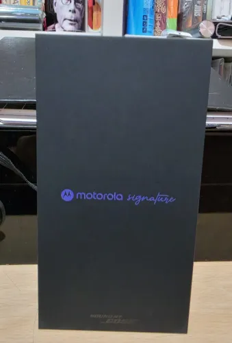 Smartphone Motorola 5g Signature 512GB 24GB 3 cameras 50MP Sony Lytia Tela Amoled Oliva