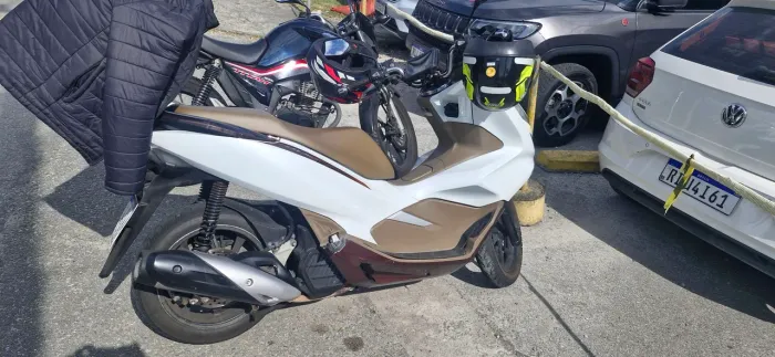 Pcx dlx branca com marrom 2019
