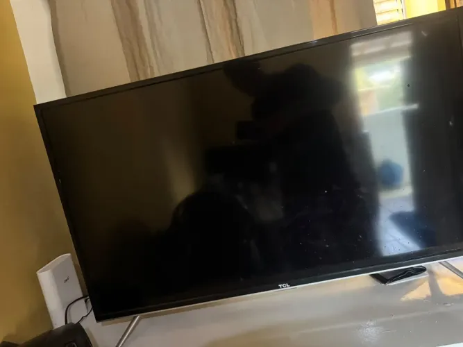 Tv 1 mês de uso nova de tudo 