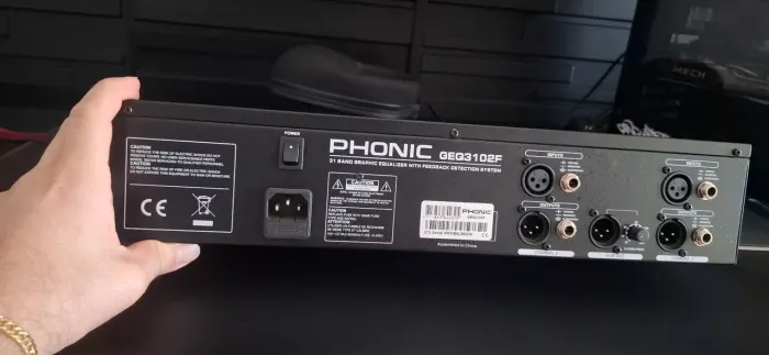 Equalizador gráfico Phonic. 