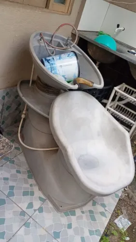 Lavatório com maçãs de uso