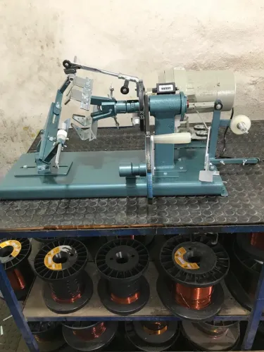 Máquina de enrolar induzido 