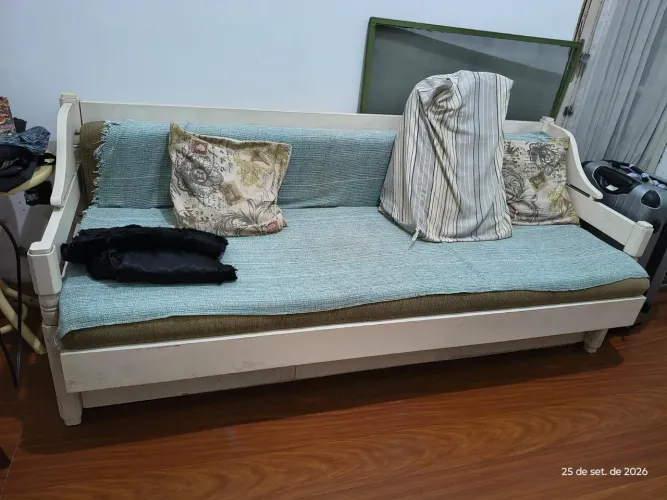 Sofá-cama de madeira