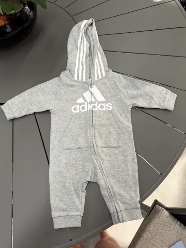 Macacão Adidas bebê