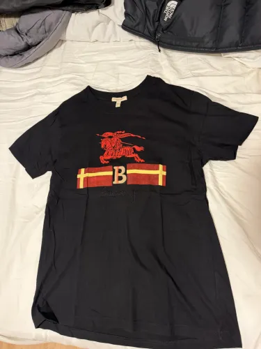 Camiseta Burberry tamanho G masculina