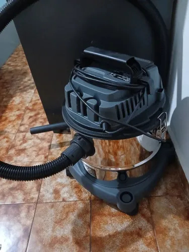 Aspirador de pó e água, com função soprador.