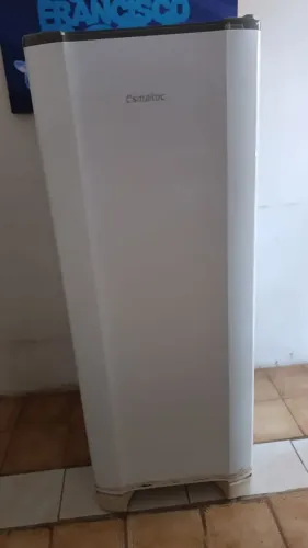 Geladeira bem conservada 
