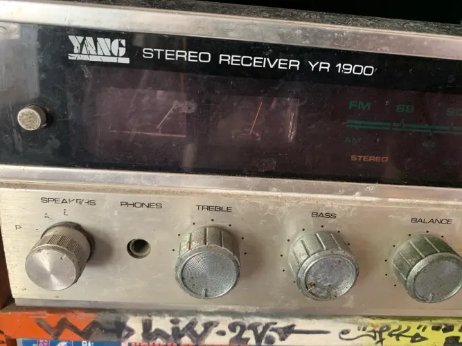 Receiver Yang YR 1900