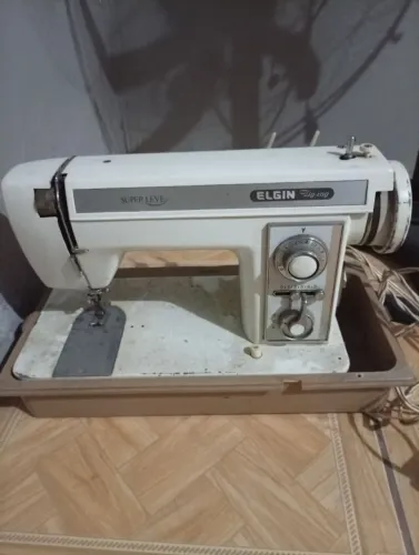 Máquina de costura Elgin ZigZag 