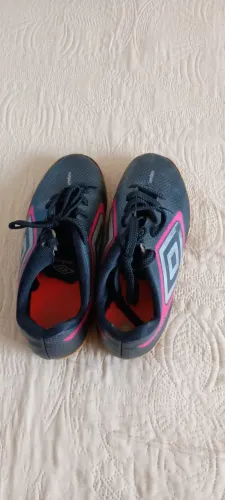 Chuteira UMBRO