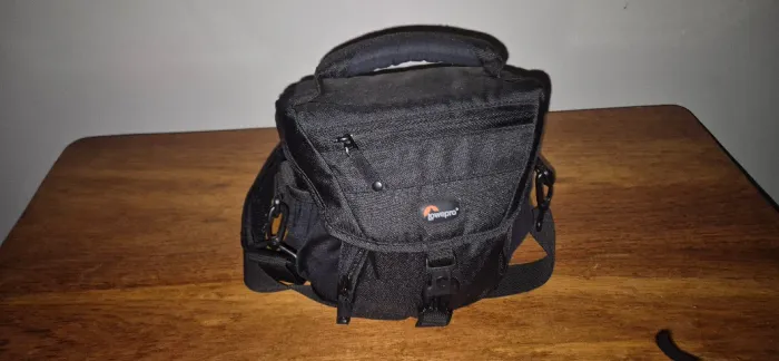 Bolsa para câmera Lowepro Adventura 140 cor preta