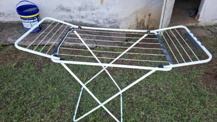 Varal portátil reforçado. 