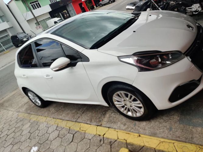 Imagem de Peugeot 208 Allure 1.2 Flex 12V 5P Mec. 2017
