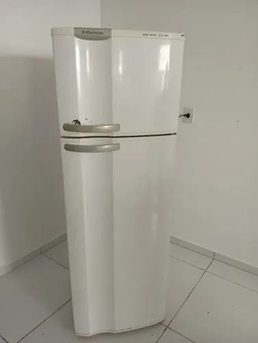 Geladeira Eletrolux 260 lt