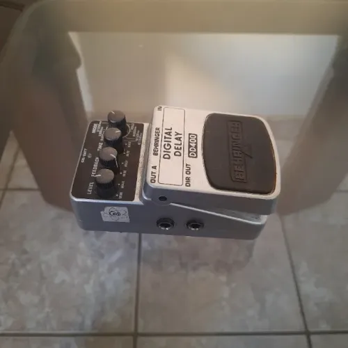 Pedal Behringer DD400 Digital Delay para Guitarra e Baixo
