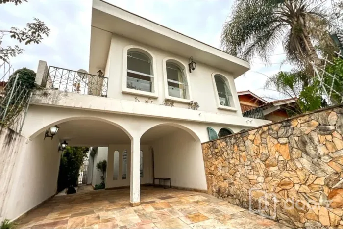 Imóvel na Doutor José Maria Whitaker com 6 dormitórios e 377m²