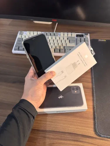 iPhone 11 64GB com Caixa - Em perfeito estado