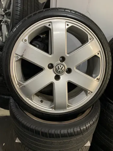 Rodas Track Field aro 18 com pneus 215/35