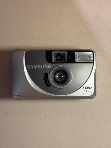 Samsung Fino 15SE - câmera saboneteira analógica