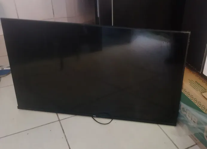 Tv com tela preta 43 polegadas 