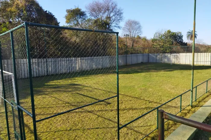 Lotes a partir de 1000 m². Condomínio pronto para morar. Todo conforto perto da natureza.