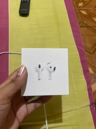 AirPods 4